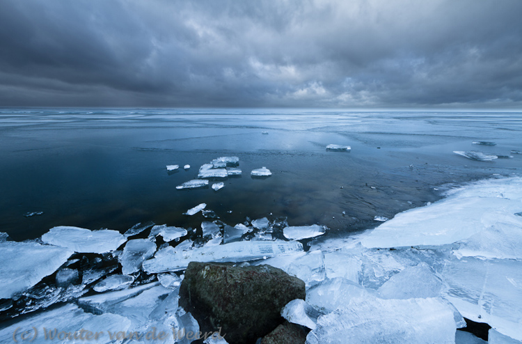 2012-02-15 - IJslandschap aan het Markermeer<br/>Oostvaardersdijk - Almere - Nederland<br/>Canon EOS 7D - 10 mm - f/18.0, 0.3 sec, ISO 100