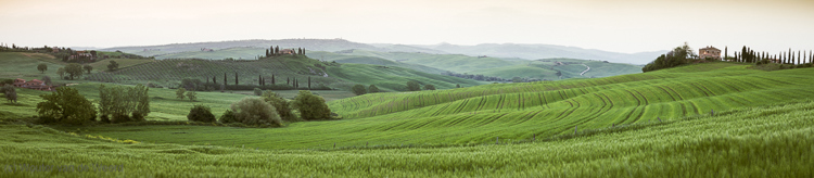 2013-04-29 - Typisch Toscaans landschap met cipressen en groene heuvels<br/>Toscane - San Quirico d’ Orcia - Italië<br/>Canon EOS 7D - 35 mm - f/11.0, 3.2 sec, ISO 100