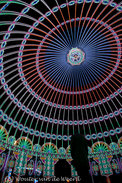 2011-11-06 - GLOW - Cupola met standbeeld van Philips<br/>GLOW-route - Eindhoven - Nederland<br/>Canon EOS 7D - 14 mm - f/9.0, 0.2 sec, ISO 200