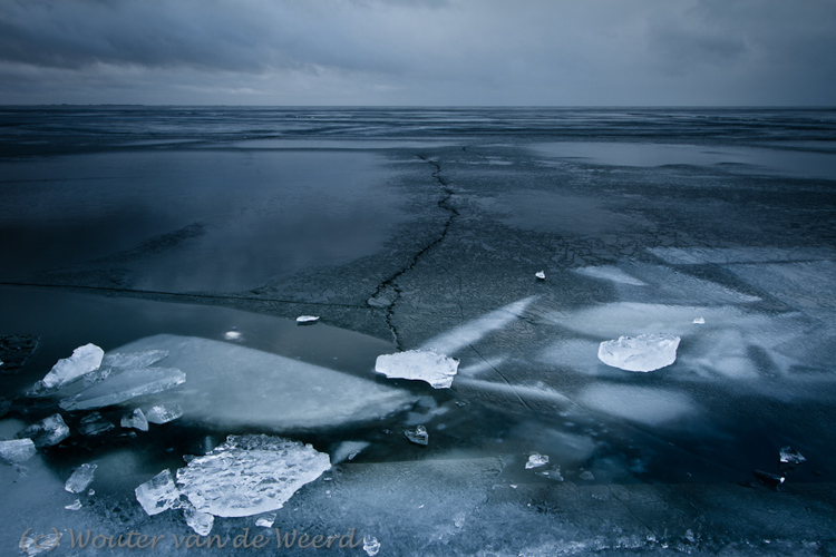 2012-02-15 - Kruiend ijs<br/>Oostvaardersdijk - Almere - Nederland<br/>Canon EOS 7D - 16 mm - f/16.0, 0.3 sec, ISO 100