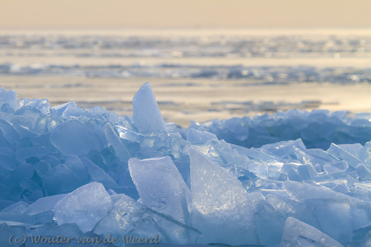 2013-01-28 - Kruiend ijs tegen een warm gekleurde lucht<br/>Stavoren - Nederland<br/>Canon EOS 7D - 285 mm - f/8.0, 1/250 sec, ISO 200