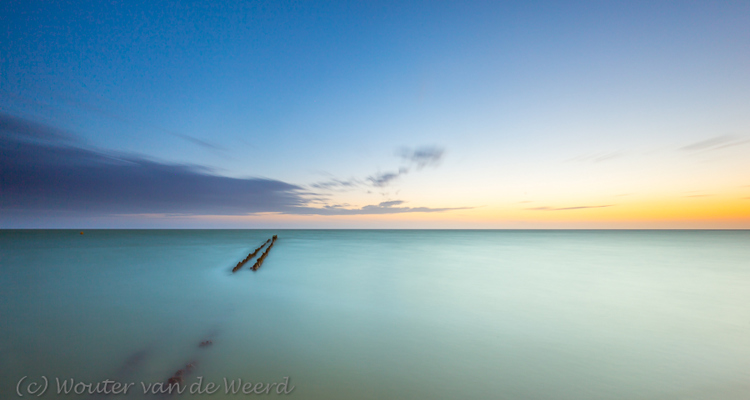 2017-06-09 - Paaltjes in het IJsselmeer bij zonsondergang<br/>Hindeloopen - Nederland<br/>Canon EOS 5D Mark III - 16 mm - f/16.0, 151 sec, ISO 200