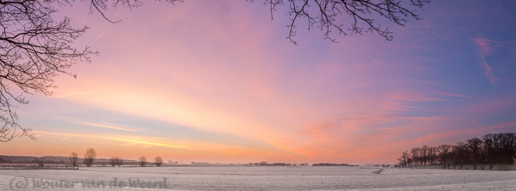 2016-01-22 - Zonsopkomst panorama met geweldige kleuren<br/>Amerongse Bovenpolder - Amerongen - Nederland<br/>Canon EOS 5D Mark III - 24 mm - f/11.0, 0.8 sec, ISO 100