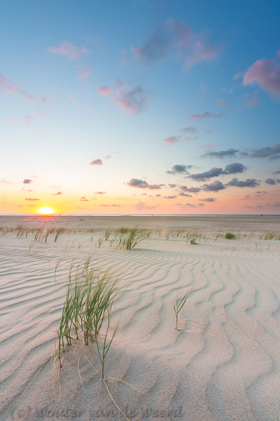 2018-08-08 - Zonsondergang aan het strand<br/>Strand - Vlieland - Nederland<br/>Canon EOS 5D Mark III - 16 mm - f/16.0, 2 sec, ISO 100