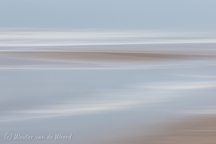 2020-01-04 - Beach Colours - patronen in zee en strand<br/>Strand - Katwijk aan zee - Nederland<br/>Canon EOS 7D Mark II - 100 mm - f/22.0, 0.4 sec, ISO 200