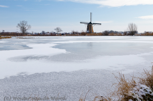 2012-02-05 - Molen De Hoeker in winters landschap<br/>Molen De Hoeker - Vreeland - Nederland<br/>Canon EOS 7D - 24 mm - f/8.0, 1/200 sec, ISO 200
