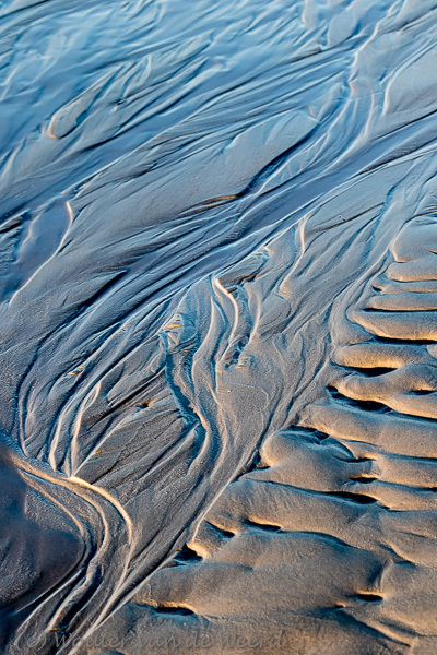 2018-01-07 - Lijnenspel in het zand<br/>Strand - St. Maartenszee - Nederland<br/>Canon EOS 7D Mark II - 100 mm - f/8.0, 1/200 sec, ISO 400