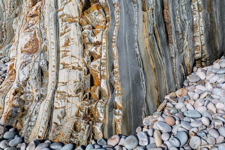 2015-04-29 - Lijnen en vormenspel<br/>Playa del Silencio - Cudillero - Spanje<br/>Canon EOS 5D Mark III - 35 mm - f/16.0, 0.04 sec, ISO 100