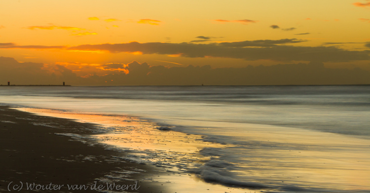 2012-01-23 - Zonsondergang boven zee met lange sluitertijd<br/>Pier - Scheveningen - Nederland<br/>Canon EOS 7D - 58 mm - f/22.0, 8 sec, ISO 100