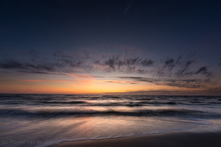 2020-06-01 - De laatste kleuren in de lucht na zonsondergang aan zee<br/>Ecomare Beach - paal 17 - Texel - Nederland<br/>Canon EOS 5D Mark III - 16 mm - f/16.0, 1 sec, ISO 100