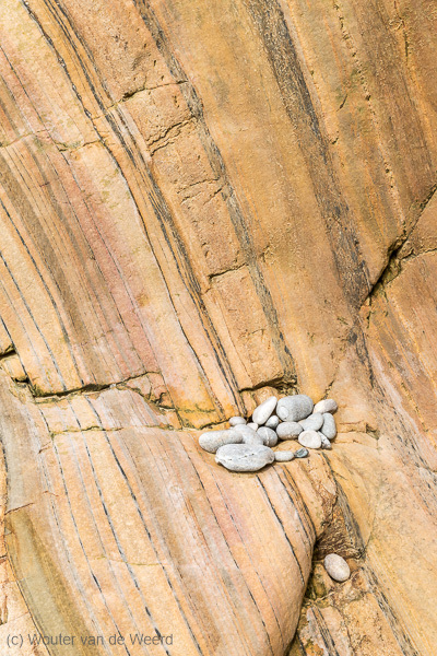 2015-04-29 - De kiezelstenen<br/>Playa del Silencio - Cudillero - Spanje<br/>Canon EOS 5D Mark III - 57 mm - f/16.0, 0.04 sec, ISO 100