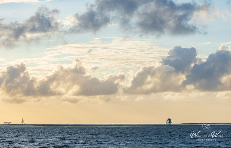 2026-08-05 - Engelsmanplaat met vogelwachtershuisje<br/>Waddenzee bij Engelsmanplaat - Lauwersoog - Nederland<br/>Canon EOS R5m2 - 100 mm - f/8.0, 1/1000 sec, ISO 400
