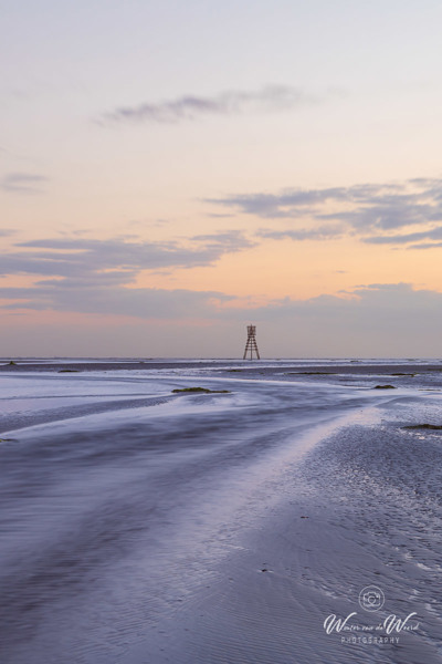 2026-08-05 - Het baken net na zonsondergang<br/>Engelsmanplaat in waddenzee - Lauwersoog - Nederland<br/>Canon EOS R5m2 - 58 mm - f/11.0, 30 sec, ISO 200