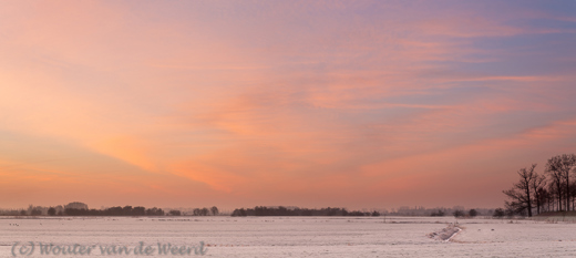 2016-01-22 - Zonsopkomst panorama met pasteltinten<br/>Amerongse Bovenpolder - Amerongen - Nederland<br/>Canon EOS 5D Mark III - 70 mm - f/11.0, 0.6 sec, ISO 100