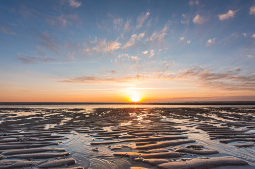 2020-06-01 - Droogvallende zand-ribbels bij zonsondergang<br/>Ecomare Beach - paal 17 - Texel - Nederland<br/>Canon EOS 5D Mark III - 16 mm - f/16.0, 0.6 sec, ISO 100