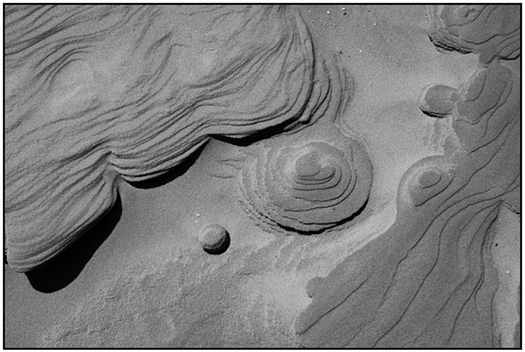 2010-05-04 - Miniatuur-canyons in het zand<br/>Duinen - Terschelling - Nederland<br/>Canon EOS 50D - 24 mm - f/8.0, 1/800 sec, ISO 200