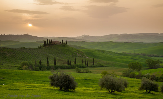 2013-04-29 - Toscaans landschap bij zonsopkomst<br/>Toscane - San Quirico d’ Orcia - Italië<br/>Canon EOS 7D - 40 mm - f/16.0, 0.3 sec, ISO 100