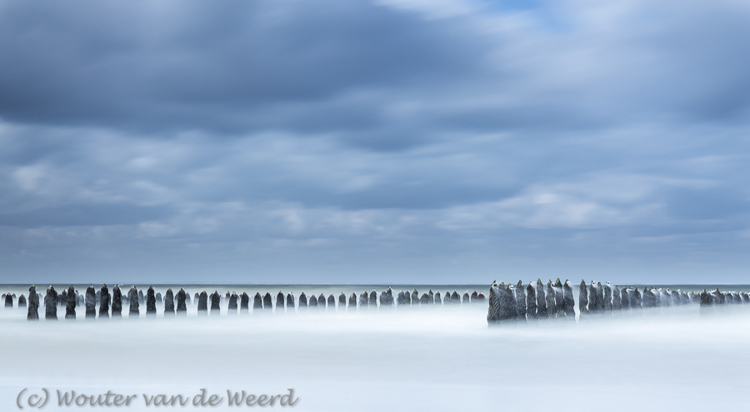 2014-04-08 - Mosselbank paaltjes<br/>Opaalkust - Cap Gris Nez - Wissant - Frankrijk<br/>Canon EOS 5D Mark III - 70 mm - f/16.0, 30 sec, ISO 100