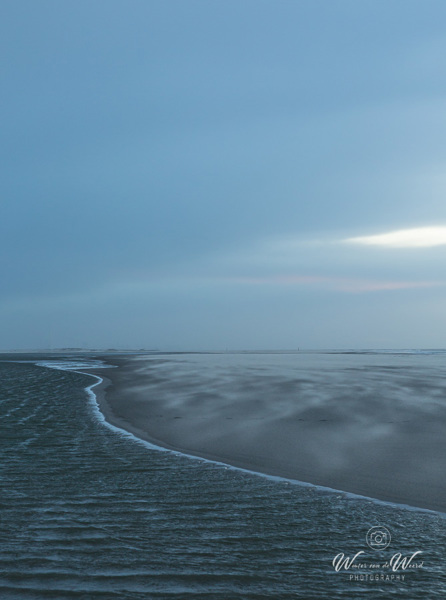 2021-03-11 - Het blauwe halfuurtje en storm op het strand<br/>Strand - Kijkduin - Nederland<br/>Canon EOS 5D Mark III - 70 mm - f/8.0, 1/15 sec, ISO 800