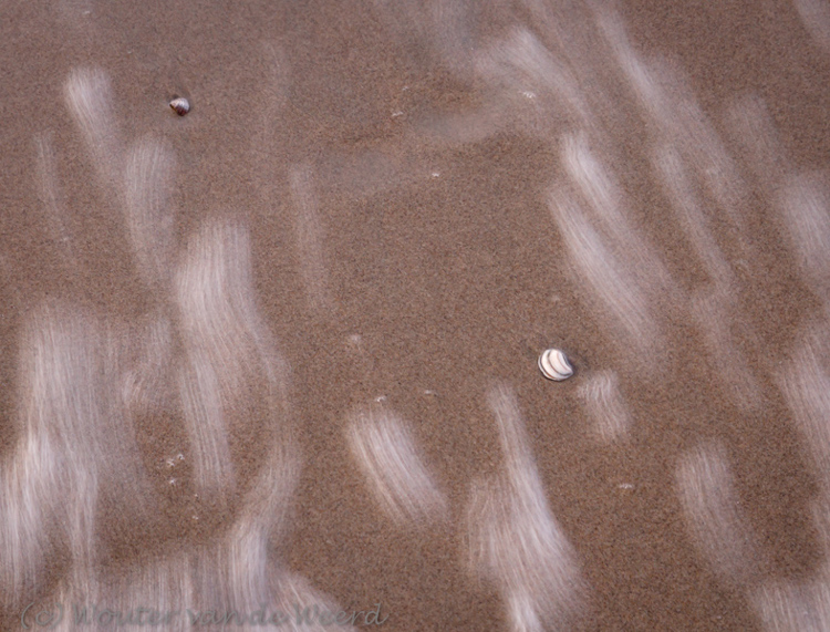 2012-01-23 - Schelpjes in de branding<br/>Pier - Scheveningen - Nederland<br/>Canon EOS 7D - 65 mm - f/8.0, 2 sec, ISO 100
