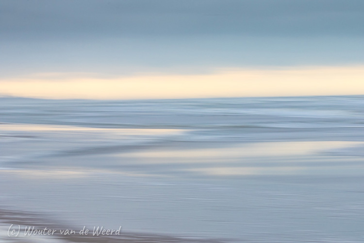 2020-01-04 - Beach colours - het licht op de golven<br/>Strand - Katwijk aan zee - Nederland<br/>Canon EOS 7D Mark II - 100 mm - f/20.0, 1/6 sec, ISO 200