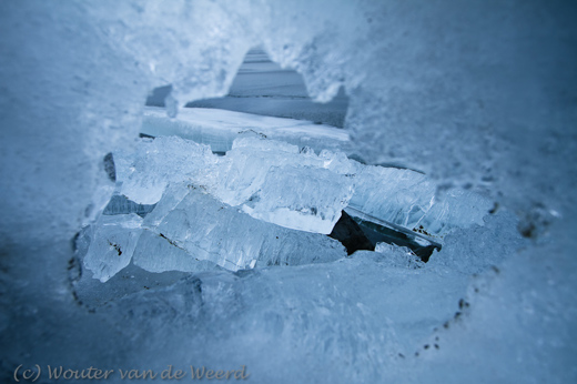 2012-02-15 - Doorkijkje door en naar het ijs<br/>Oostvaardersdijk - Almere - Nederland<br/>Canon EOS 7D - 12 mm - f/3.5, 0.01 sec, ISO 100