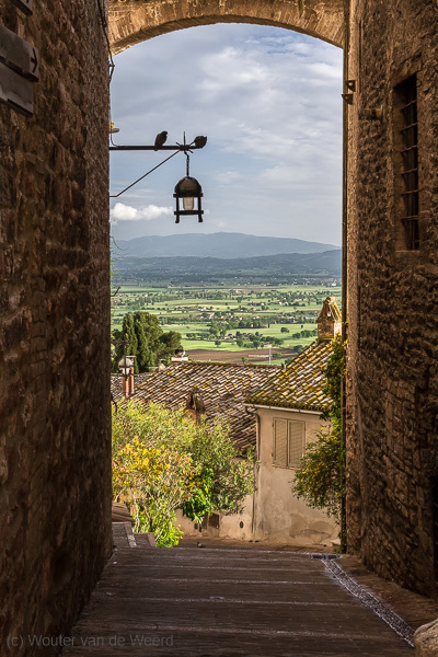 2013-05-02 - Doorkijkje vanuit het vestingstadje<br/>Assisi - Italië<br/>Canon EOS 7D - 35 mm - f/8.0, 1/200 sec, ISO 400