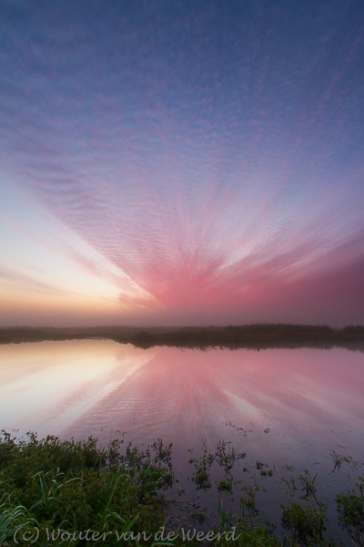 2012-09-23 - Kleurrijke zonsopkomst (staande foto)<br/>Wavershoek - Waverveen - Nederland<br/>Canon EOS 7D - 10 mm - f/16.0, 2 sec, ISO 100