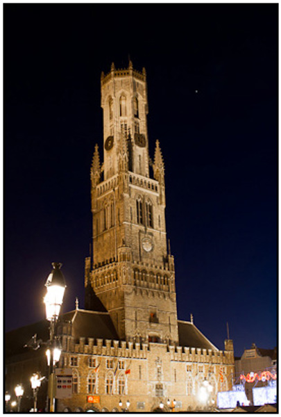 2011-01-09 - Het belfort van Brugge, ofwel Halletoren<br/>Brugge - België<br/>Canon EOS 7D - 24 mm - f/4.0, 0.3 sec, ISO 800