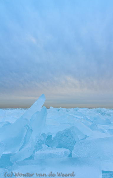 2013-01-28 - Kruiend ijs - het laatste zonlicht op het ijs<br/>Stavoren - Nederland<br/>Canon EOS 7D - 11 mm - f/11.0, 0.4 sec, ISO 100