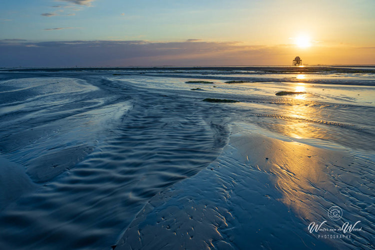 2026-08-05 - Zonsdondergang bij het vogelwachterhuis op de Engelsmanplaat<br/>Engelsmanplaat in waddenzee - Lauwersoog - Nederland<br/>Canon EOS R5m2 - 35 mm - f/11.0, 8 sec, ISO 100