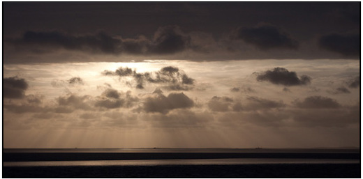 2010-05-03 - Zonsondergang boven zee<br/>Terschelling - Nederland<br/>Canon EOS 50D - 55 mm - f/8.0, 1/500 sec, ISO 200