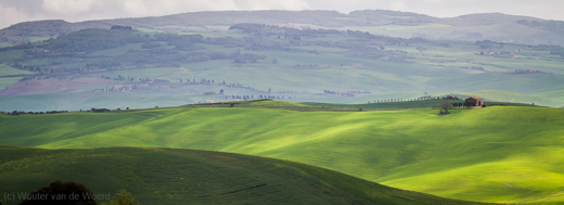 2013-04-28 - Toscaans landschap met rollende heuvels<br/>Toscane - Pienza - Val d’ Orcia - Italië<br/>Canon EOS 7D - 190 mm - f/8.0, 1/800 sec, ISO 400