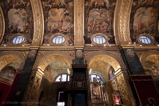 2009-04-03 - Rijk versierd<br/>St. John's Co-Cathedral - Valletta - Malta<br/>Canon EOS 50D - 11 mm - f/3.5, 1/15 sec, ISO 800