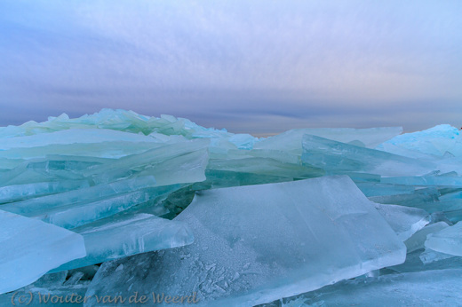2013-01-28 - Landschap met kruiend ijs en een mooi gekleurde lucht<br/>Stavoren - Nederland<br/>Canon EOS 7D - 10 mm - f/11.0, 1/8 sec, ISO 100