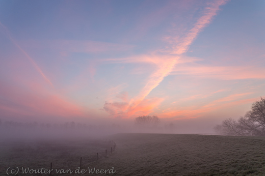 2016-04-09 - Prachtige lucht voor zonsopkomst<br/>Zwolle - Nederland<br/>Canon EOS 5D Mark III - 24 mm - f/16.0, 0.6 sec, ISO 100