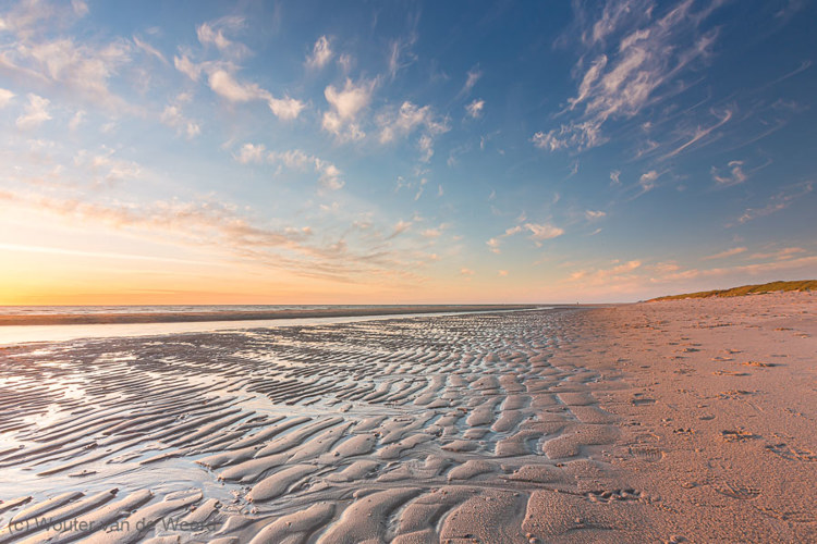 2020-06-01 - Droogvallende ribbels op het strand<br/>Ecomare Beach - paal 17 - Texel - Nederland<br/>Canon EOS 5D Mark III - 16 mm - f/16.0, 0.8 sec, ISO 100