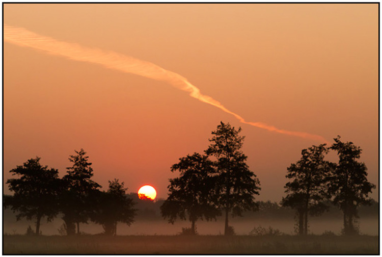 2011-10-01 - Mistige zonsopkomst<br/>De Bilt - Nederland<br/>Canon EOS 7D - 105 mm - f/8.0, 1/320 sec, ISO 400