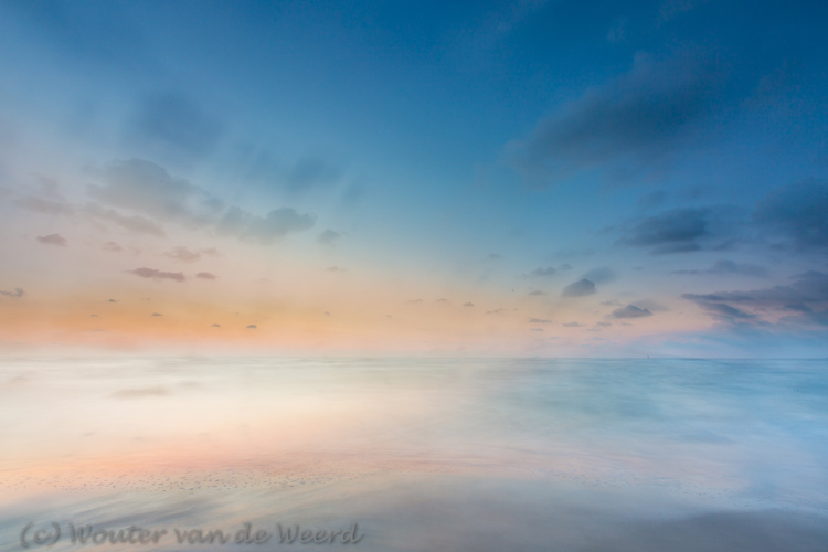 2018-08-08 - Zonsondergang kleurexplosie<br/>Strand - Vlieland - Nederland<br/>Canon EOS 5D Mark III - 16 mm - f/22.0, 8 sec, ISO 100
