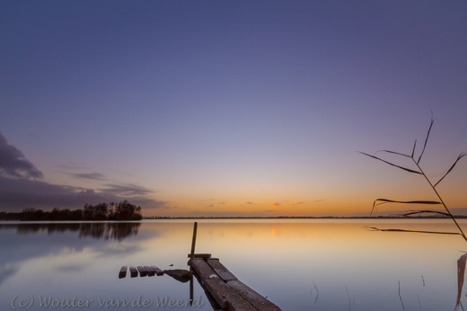 2013-11-30 - Steigertje bij zonsondergang<br/>Wijde Blik - Kortenhoef - Nederland<br/>Canon EOS 7D - 10 mm - f/16.0, 4 sec, ISO 100