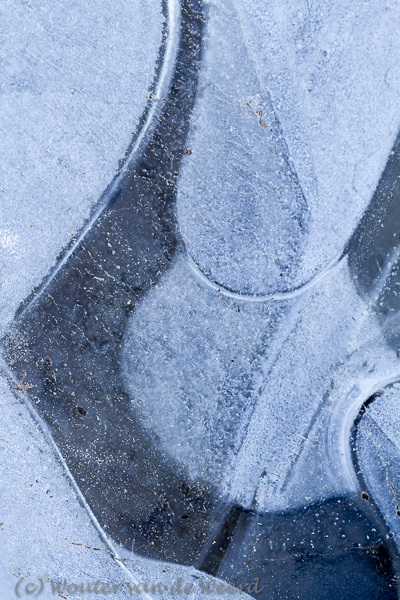 2013-01-13 - Nature as art - vormen in het ijs<br/>Amerongse Bovenpolder - Amerongen - Nederland<br/>Canon EOS 7D - 100 mm - f/8.0, 0.01 sec, ISO 400