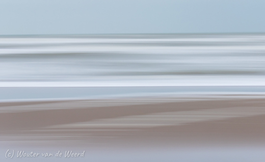 2020-01-04 - Beach colours - zachte tinten bruin en blauw<br/>Strand - Katwijk aan zee - Nederland<br/>Canon EOS 7D Mark II - 100 mm - f/22.0, 0.3 sec, ISO 200