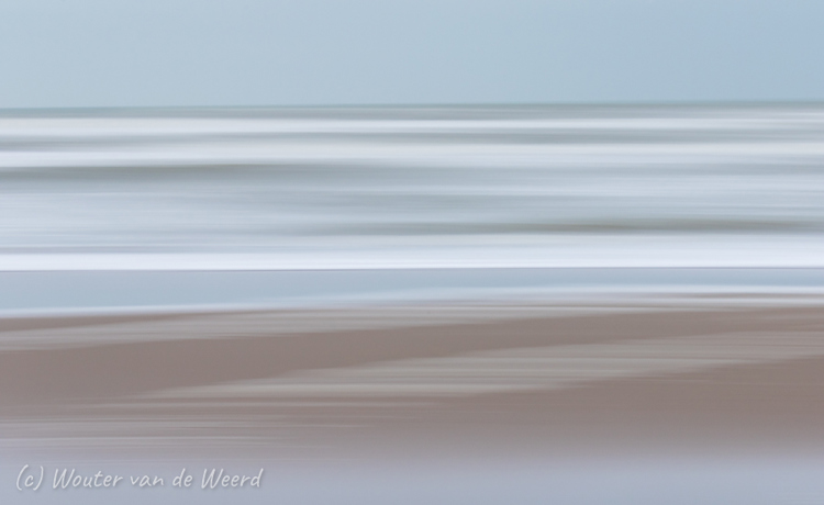 2020-01-04 - Beach colours - zachte tinten bruin en blauw<br/>Strand - Katwijk aan zee - Nederland<br/>Canon EOS 7D Mark II - 100 mm - f/22.0, 0.3 sec, ISO 200