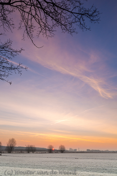 2016-01-22 - De zon komt bijna boven de horizon<br/>Amerongse Bovenpolder - Amerongen - Nederland<br/>Canon EOS 5D Mark III - 35 mm - f/16.0, 1 sec, ISO 100