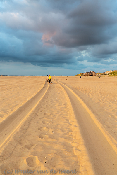 2018-08-08 - Sporen in het zand<br/>Strand - Vlieland - Nederland<br/>Canon EOS 5D Mark III - 36 mm - f/11.0, 1/15 sec, ISO 200