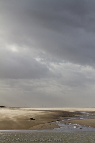 2014-01-07 - Dreigende luchten boven het strand<br/>Strand - Katwijk - Nederland<br/>Canon EOS 7D - 70 mm - f/8.0, 1/1000 sec, ISO 400