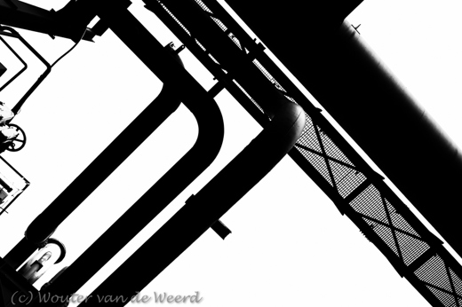 2016-04-01 - Lijnenspel van buizen<br/>Zollverein - Essen - Duitsland<br/>Canon EOS 5D Mark III - 35 mm - f/8.0, 0.01 sec, ISO 100