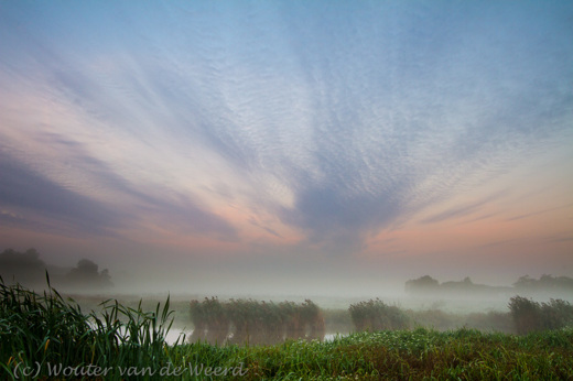 2012-09-23 - Waterrijk landschap met een kleurrijke zonsopkomst<br/>Wavershoek - Waverveen - Nederland<br/>Canon EOS 7D - 20 mm - f/16.0, 1.6 sec, ISO 100